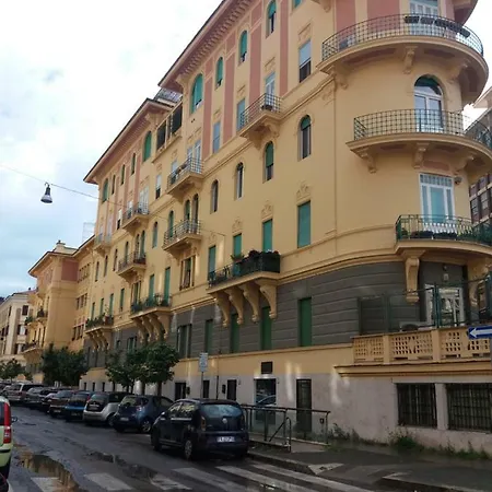 Charming House Near Parco Dei Principi Casa vacanze *