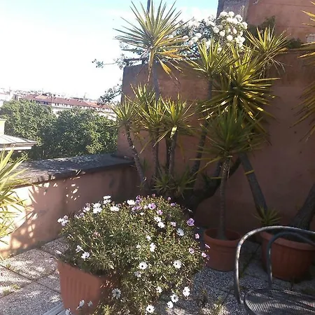 Elegant Attic With Terrace 1 Mt Subway. Nidoluisa Apartment *