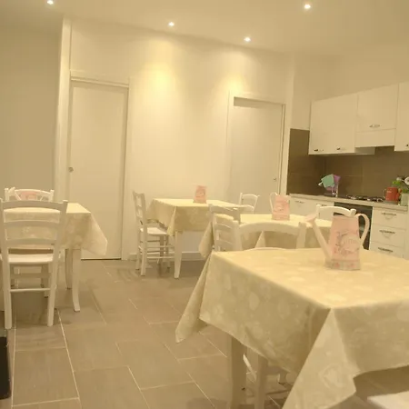 O La Civetta Di Trastevere בית הארחה רומא