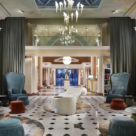 Leon's Place In Hotel