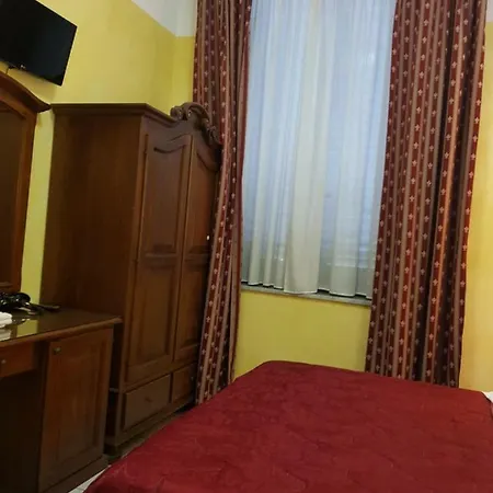 Oda ve Kahvaltı 3 Lati Di Pitagora