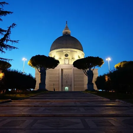 Πανσιόν Duca's House 3*
