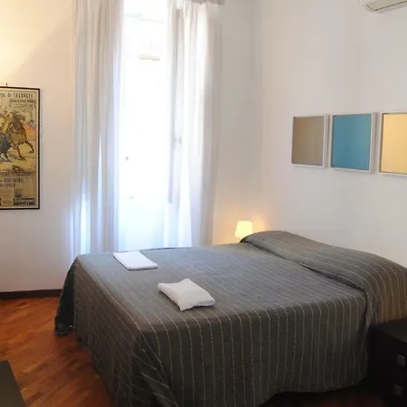 Pantheon White Apartment *