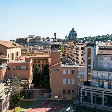 Expeditus Vatican Luxury Saint Peter's View *