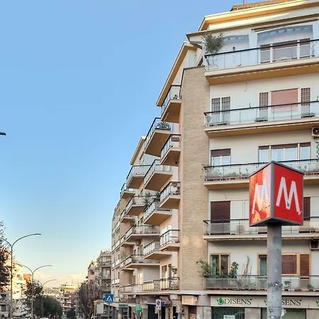 Elegant Vatican Metro & Golf Apartment Rome