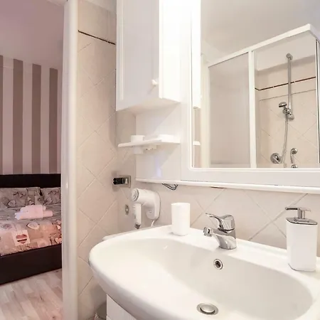 Liberty House Apartment *
