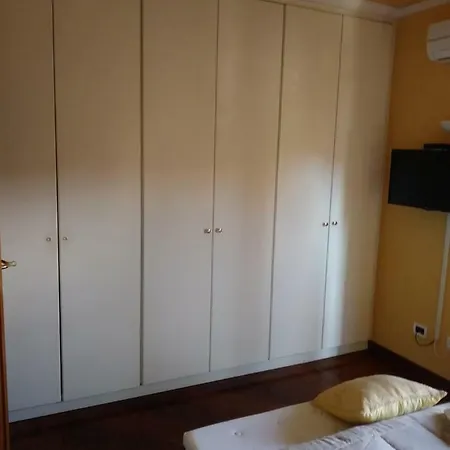 Rosso Frida Apartment Rome