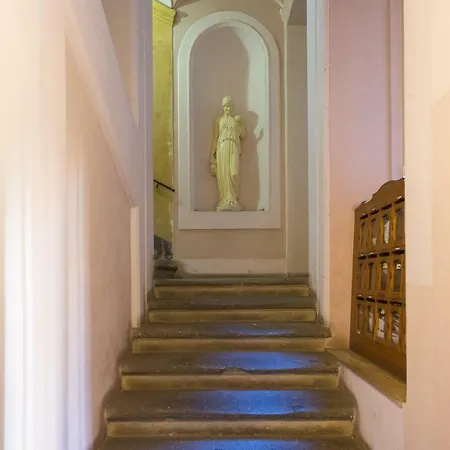 Lovely New Home, Fontana Di Trevi