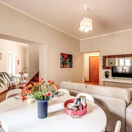 Apartment Appartamento Via Del Monte Della Farina