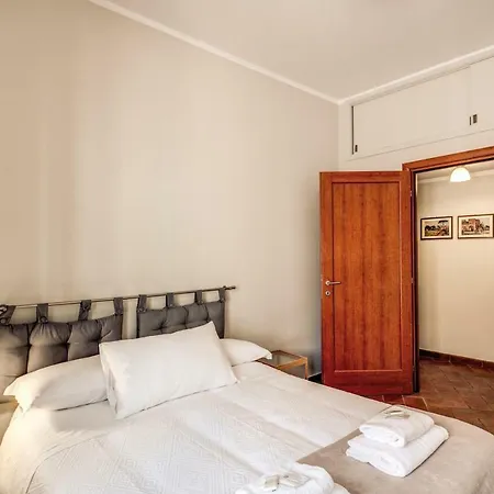 Apartment Appartamento Via Del Monte Della Farina Rome