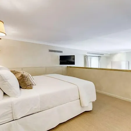 Luxurious Loft Facing The Pantheon Rome