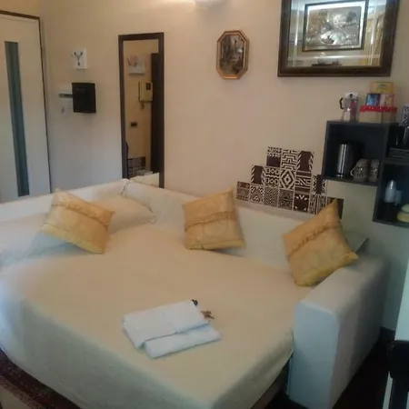 Rosso Frida Apartment Rome