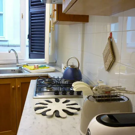 Via Giulia Beautiful Historic Centre Apartment *
