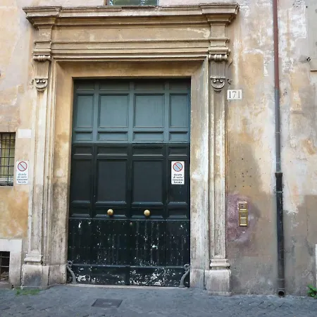 Via Giulia Beautiful Historic Centre Apartment *