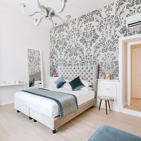 Rhea Silvia Luxury Navona 2*