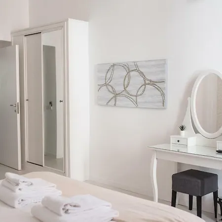 Apartment White Fanti