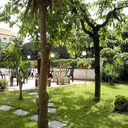 Aurora Garden Hotel 3*
