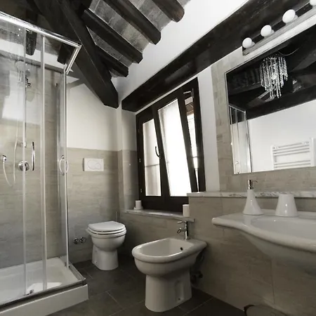 64 Apart Apartment *