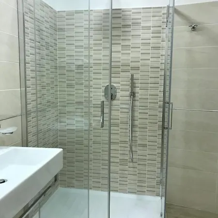 Serventi Longhi Πανσιόν