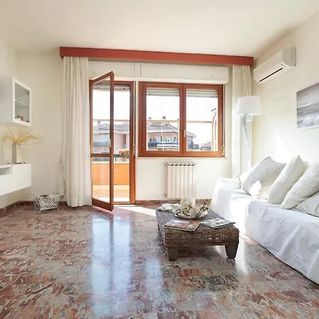 Anagnino White Apartment *