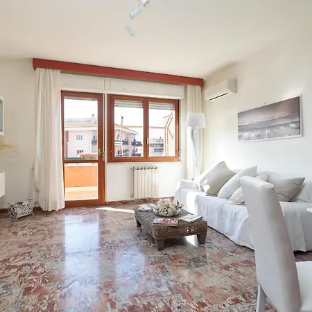 Anagnino White Apartment Rome