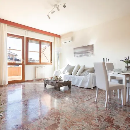 Anagnino White Apartment