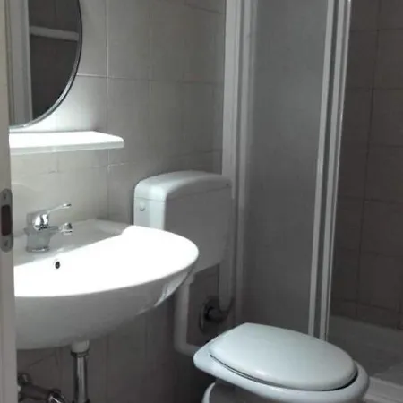 Bed & Breakfast Liayi Family Hotel（李阿姨家庭旅馆） 4*