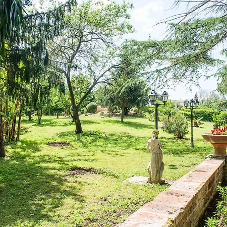 Anaida Villa