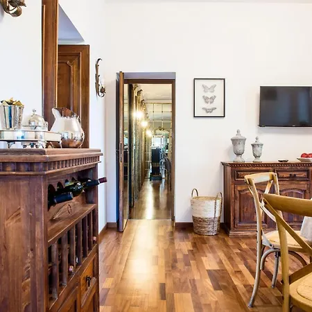 Anaida Villa