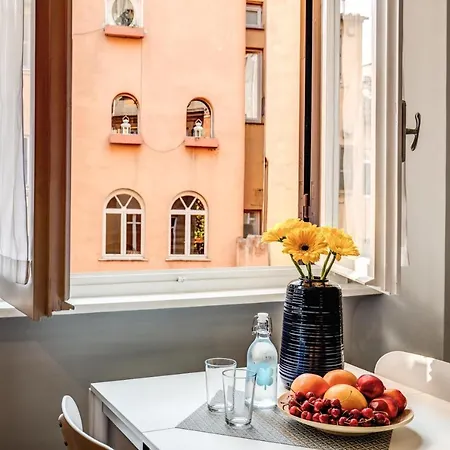 Capo Le 9 * Rome