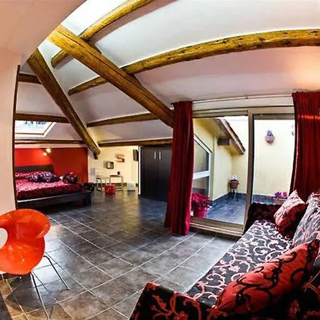 Villa Chroma Tria *