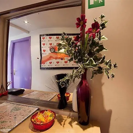 Villa Chroma Tria