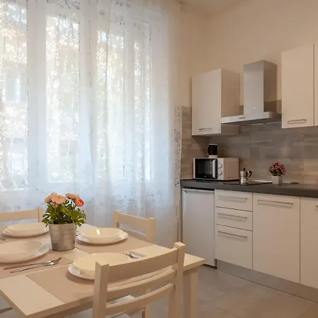 Apartment Turistico Domus Dante Di Alessandro Caravaggi Rome