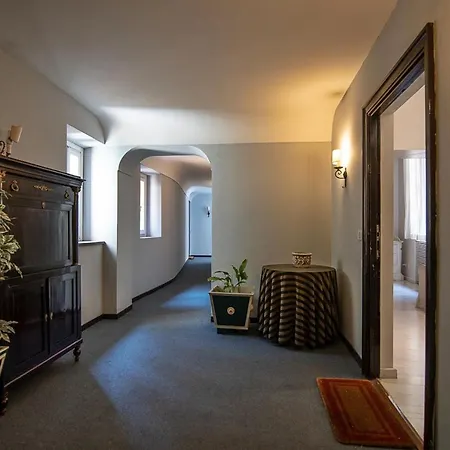Triton Place Apartment *
