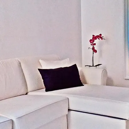 Triton Place * Rome