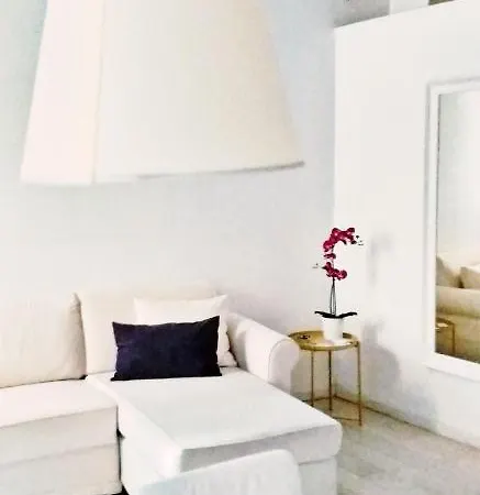 Triton Place Apartment *