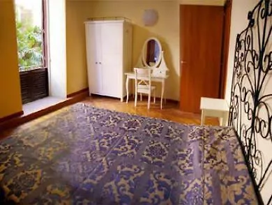 Rona Hotel 2*