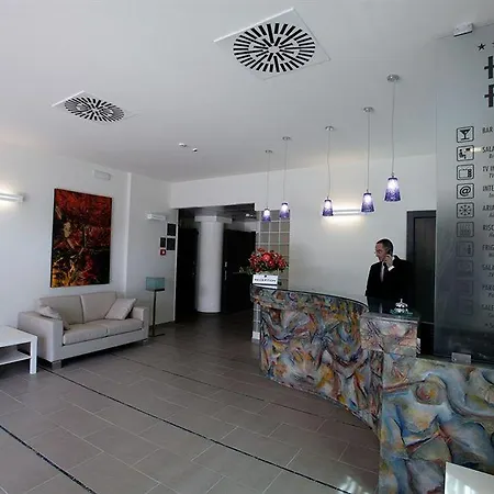 Artis Hotel