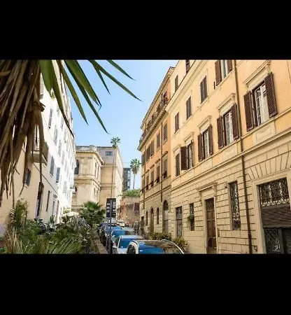 In Front Of Coliseum 3 Apartment