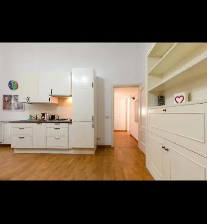 Apartment In Front Of Coliseum 3