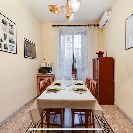 Center Coliseum Apartment