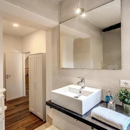 Yh Jacuzzi Loft
