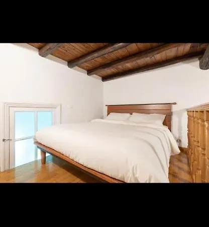 Apartment In Front Of Coliseum 3 *