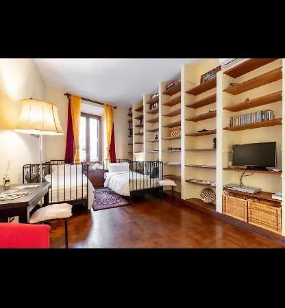 Center Coliseum Apartment *