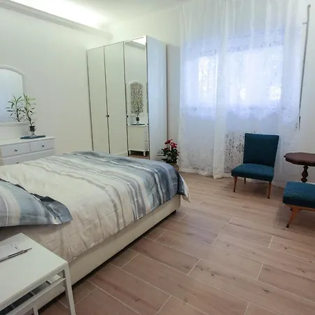 Holiday home Casa Graziosi Rome