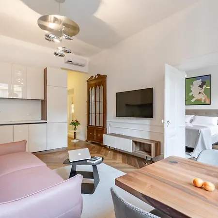 Buzzstays - Stylish Vatican Downtown Apartment *