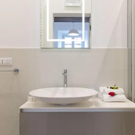 Buzzstays - Stylish Vatican Downtown Apartment