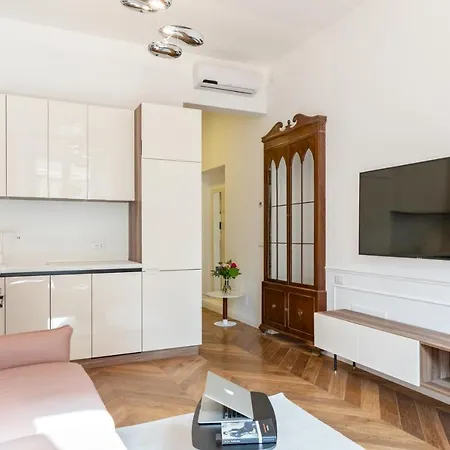 Buzzstays - Stylish Vatican Downtown Apartment *