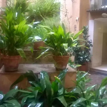 Alojamento de Acomodação e Pequeno-almoço 2 Be Colosseo 3*