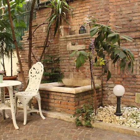 Domus Dea Bed & Breakfast 3*